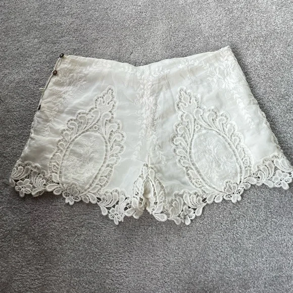 Dolce Vita white boho lace shorts - Picture 3 of 3